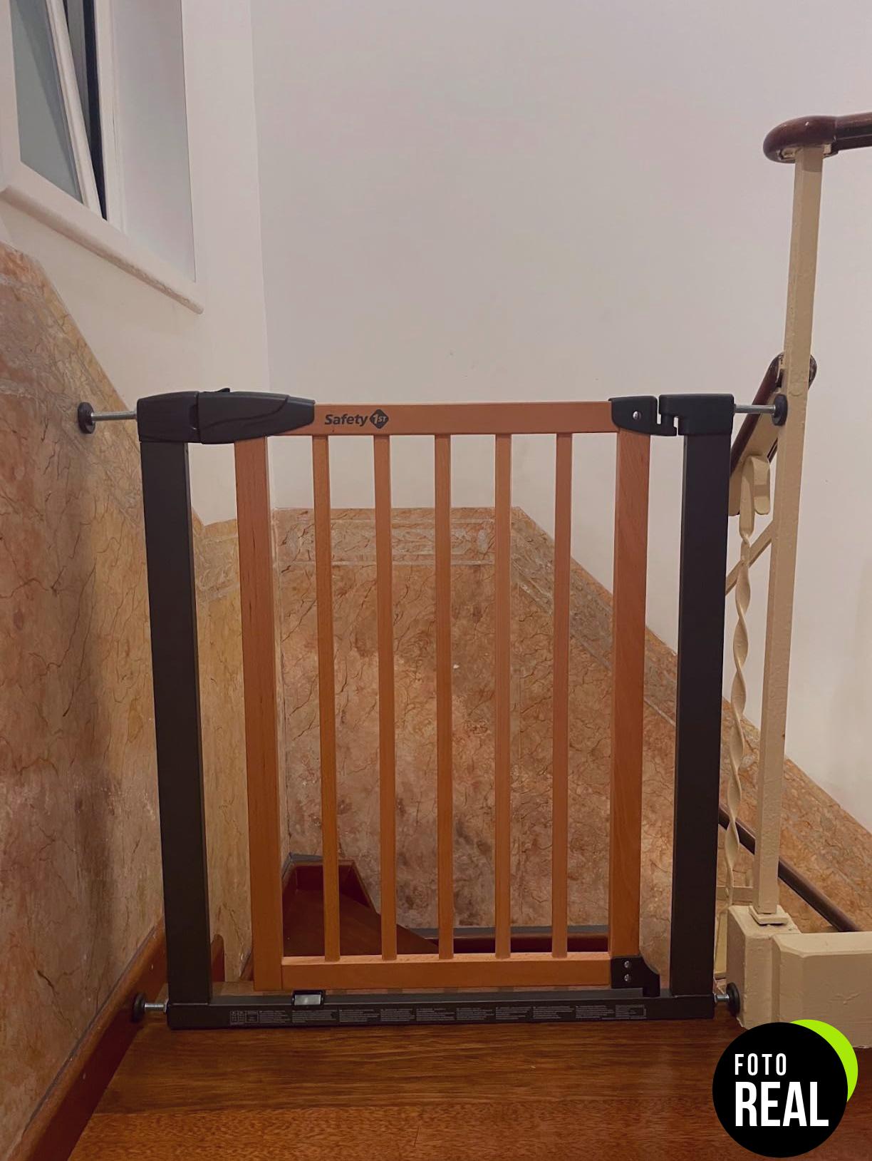 barrera-seguridad-ninos-1-mano-safety-1st-foto-1