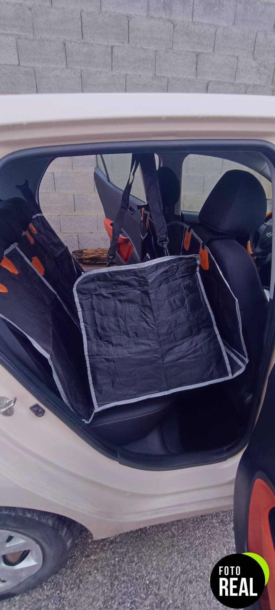 funda-perro-coche-protector-ventana-malla-foto-3